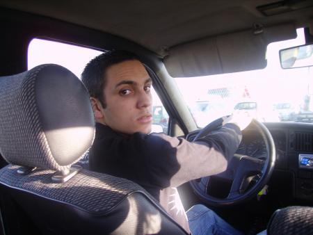 mon grand frere au volant de sa passat !!!! mdr !!!